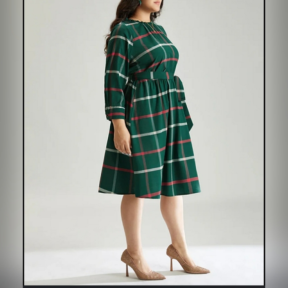 BloomChic Dresses & Skirts - BloomChic Holiday Green Plaid Belted Dress w/ Pockets  Size 18/20